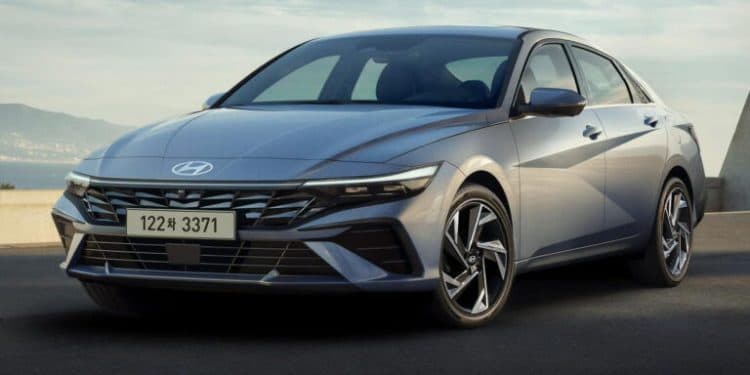 سيارة هيونداي إلنترا 2024 للإيجار في الرياض - كارو لتأجير السيارات